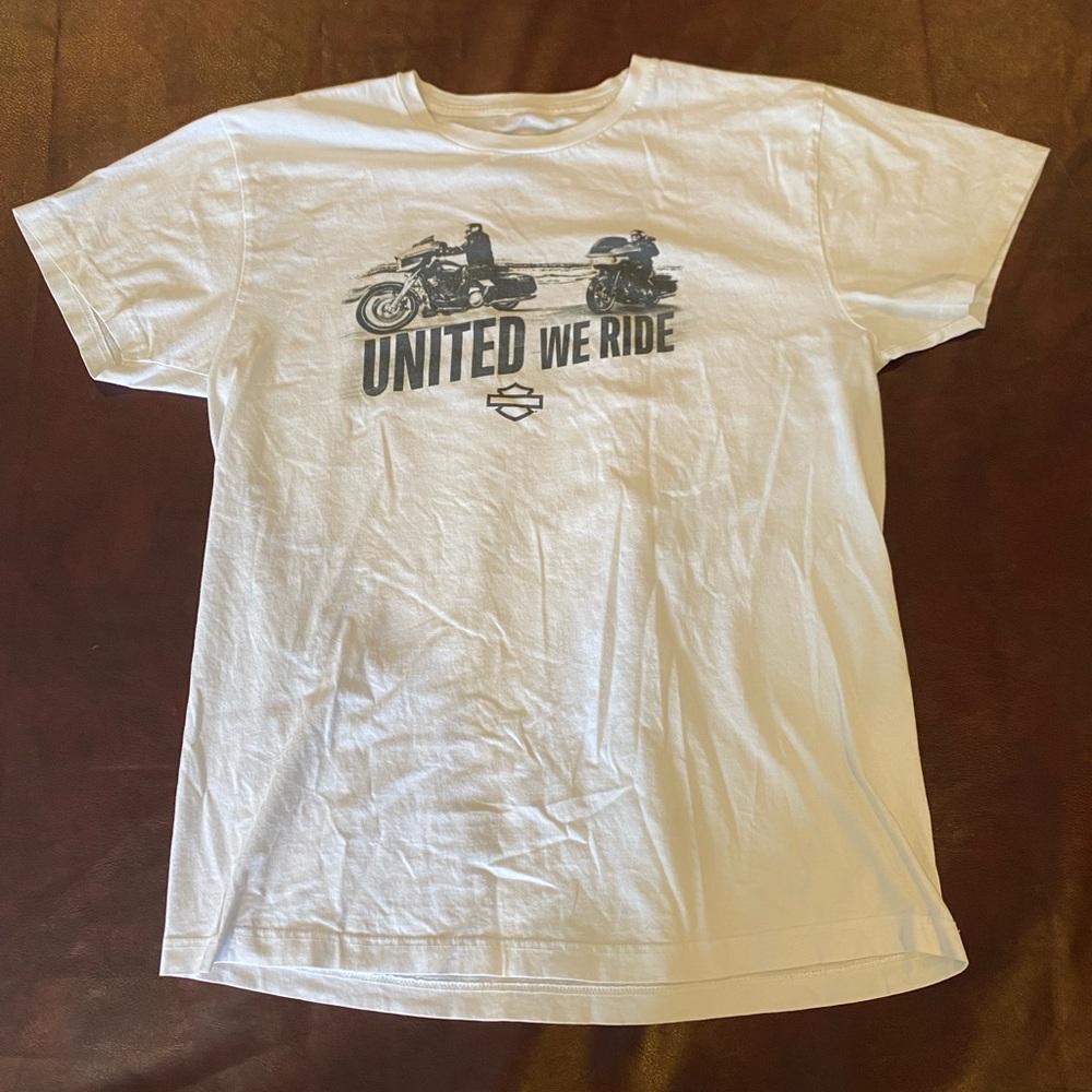 Harley Davidson Mens shirt Large. Short sleeve shirt. Vintage style.